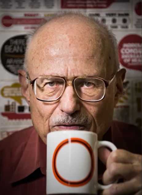 Alan Adler, criador da AeroPress. Imagem: Canal InventorSeries (YouTube)