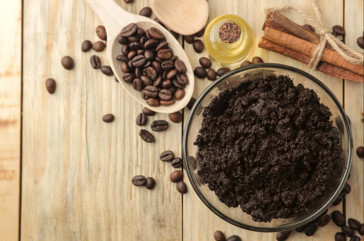 Borra de café no rosto - Benefícios e 3 receitas caseiras