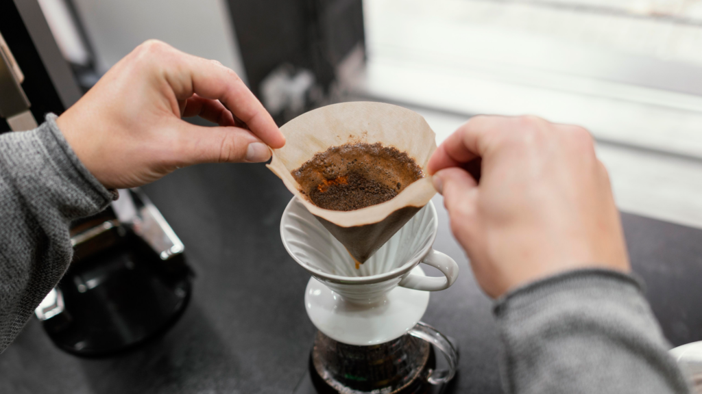 Como fazer café coado? Veja o passo a passo!