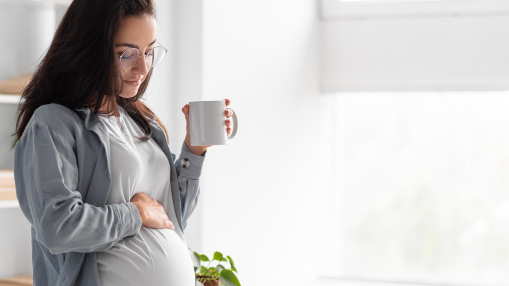 Grávida pode tomar café? Saiba como a cafeína afeta a gravidez
